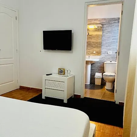 לינה וארוחת בוקר El Jardin De Iris *